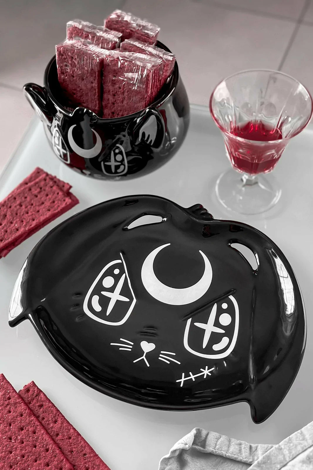 KILLSTAR Evil Bunny Cake Plate 3 KILLSTAR Evil Bunny Cake Plate
