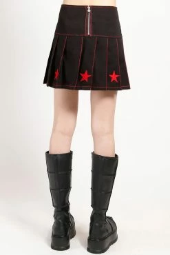 Tripp NYC Star F**ker Pleated Skirt -AKUMU INK shop AF4711 BLKRED B 1000x bfbc2eb0 ceec 4464 87ad 652ee766be86