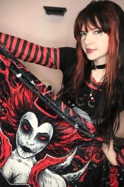 VampireFreaks Queen Of Hearts Throw Blanket -AKUMU INK shop Alice in Wonderland Blanket