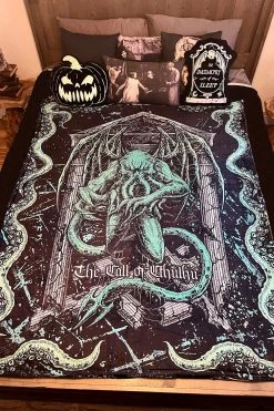 VampireFreaks The Call Of Cthulhu Throw Blanket