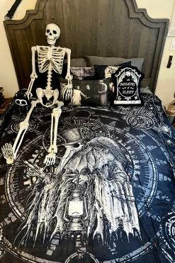 VampireFreaks Plague Doctor Throw Blanket -AKUMU INK shop IMG 1783