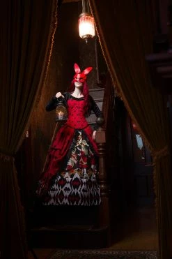 Gallery Serpentine Queen Of Hearts Alice In Wonderland Victorian Corset Gown 18 Gallery Serpentine Queen Of Hearts Alice In Wonderland Victorian Corset Gown -AKUMU INK shop QueenofHeartsAIWcorsetgownLinnetphoto7