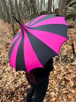 VampireFreaks Batwing Pagoda Umbrella [BLACK/HOT PINK STRIPED] -AKUMU INK shop hotpink black batwing umbrella 04