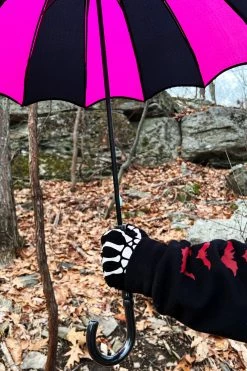VampireFreaks Batwing Pagoda Umbrella [BLACK/HOT PINK STRIPED] -AKUMU INK shop hotpink black batwing umbrella 07