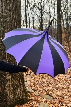 VampireFreaks Batwing Pagoda Umbrella [BLACK/PURPLE STRIPED] -AKUMU INK shop purple black batwing umbrella 01