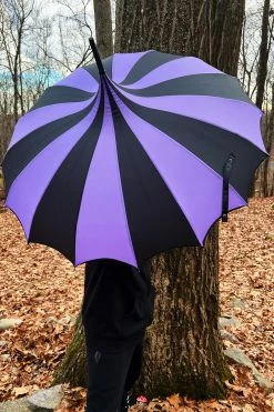 VampireFreaks Batwing Pagoda Umbrella [BLACK/PURPLE STRIPED] -AKUMU INK shop purple black batwing umbrella 02