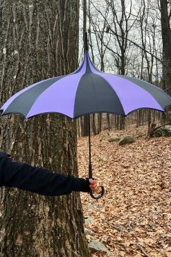 VampireFreaks Batwing Pagoda Umbrella [BLACK/PURPLE STRIPED] -AKUMU INK shop purple black batwing umbrella 04
