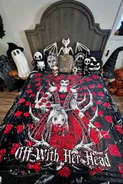 VampireFreaks Queen Of Hearts Throw Blanket -AKUMU INK shop queen of hearts blanket 06