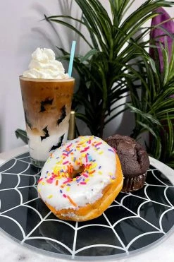 SOURPUSS Spiderweb Round Kitchen Board