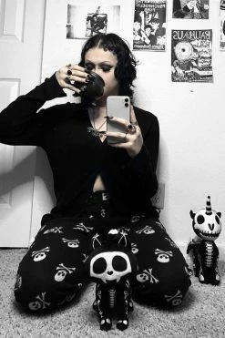 VampireFreaks Conjuring Cauldron Mug -AKUMU INK shop uniskelleikity