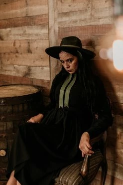 LIVELY GHOSTS Veiled Hat [OLIVE GREEN] -AKUMU INK shop vintage goth hat