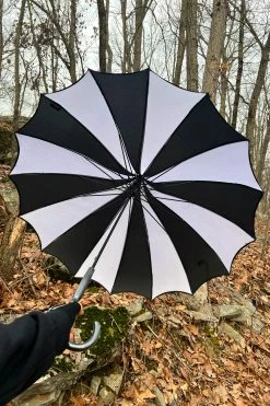 VampireFreaks Batwing Pagoda Umbrella [BLACK/WHITE STRIPED] -AKUMU INK shop white black batwing umbrella 01