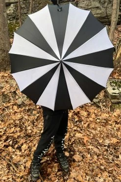 VampireFreaks Batwing Pagoda Umbrella [BLACK/WHITE STRIPED] -AKUMU INK shop white black batwing umbrella 04