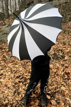 VampireFreaks Batwing Pagoda Umbrella [BLACK/WHITE STRIPED] -AKUMU INK shop white black batwing umbrella 08