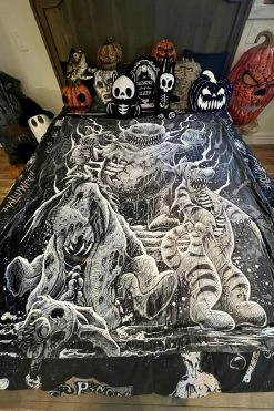 VampireFreaks Winnie The Pooh's Bloody Honey Throw Blanket -AKUMU INK shop winnie the pooh blanket 01