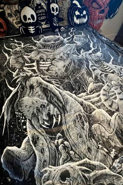 VampireFreaks Winnie The Pooh's Bloody Honey Throw Blanket -AKUMU INK shop winnie the pooh blanket 02