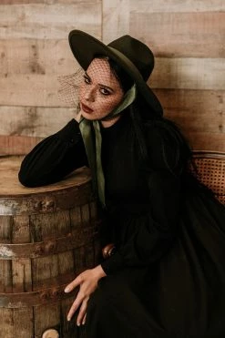 LIVELY GHOSTS Veiled Hat [OLIVE GREEN] -AKUMU INK shop womens witch green hat